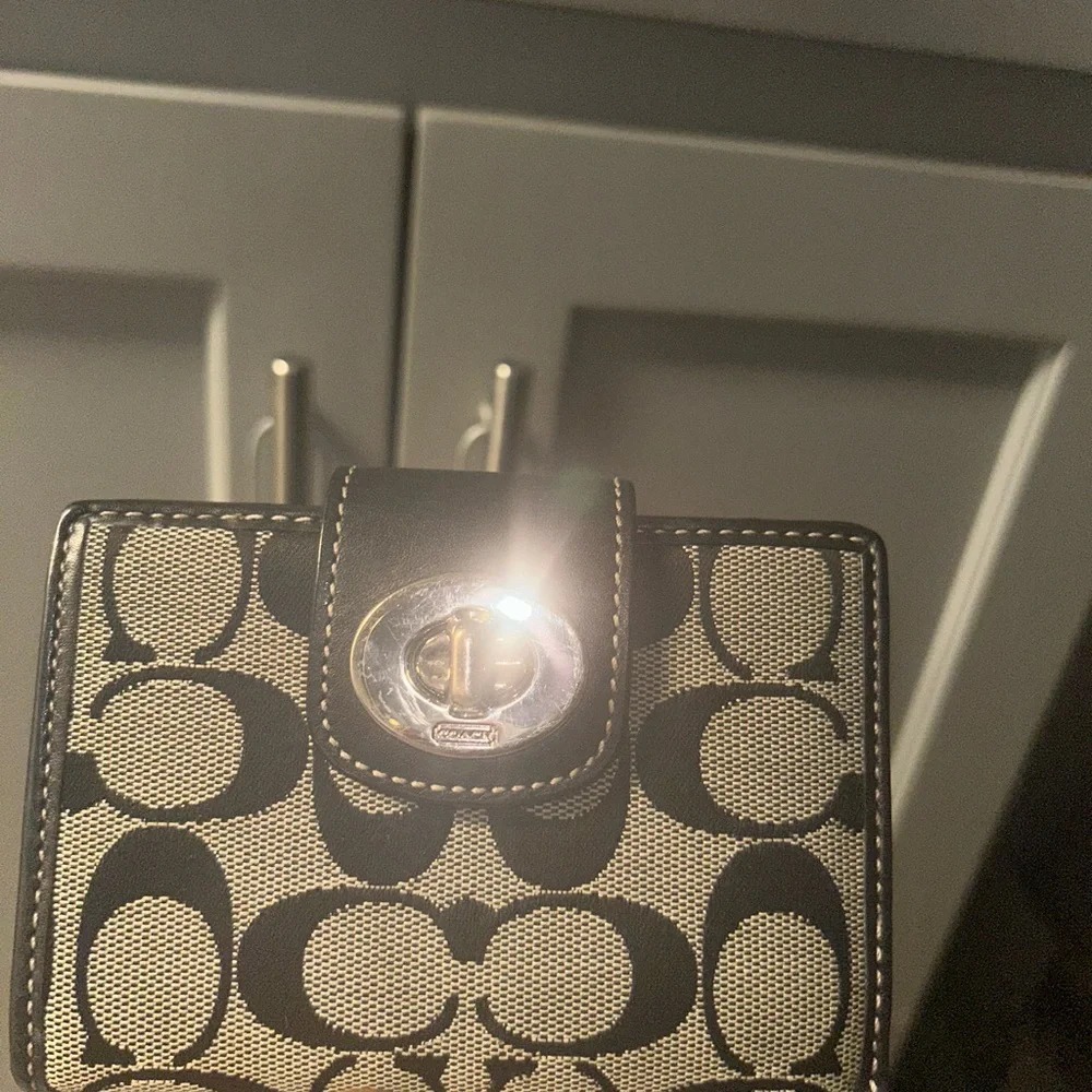 Coach Vntg Y2K Domed Satchel and  Matching Wallet in EUC Dust Bag Included - Picture 5 of 8